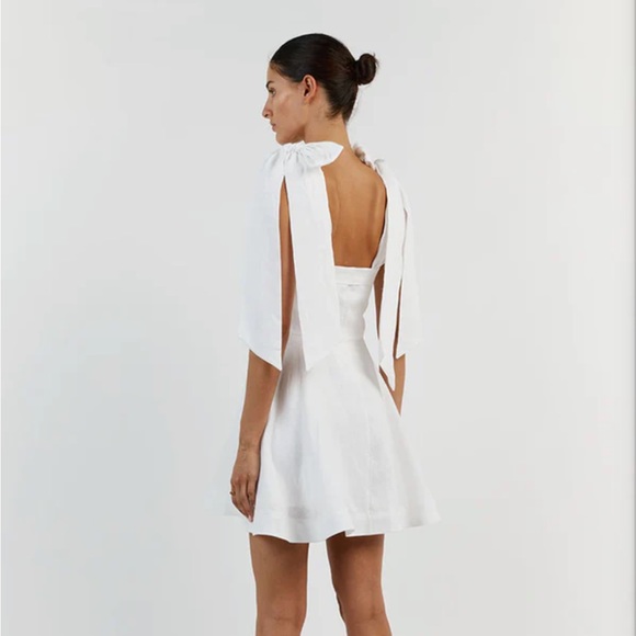 Perfect condition DISSH aisle white linen bow mini dress - Picture 3 of 5